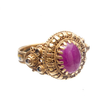 Pink ruby on gold ring , Traditional production