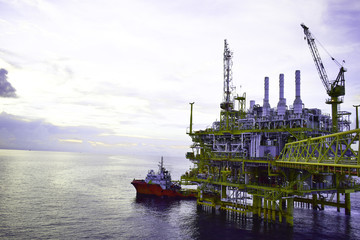 Cargo being loaded from a offshore platform onto a supply vessel