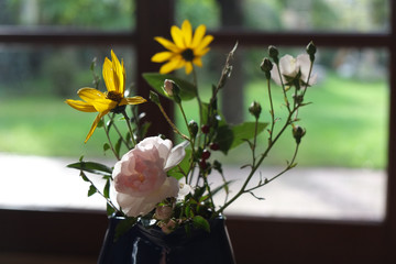 Verwelkte Blumen in der Vase