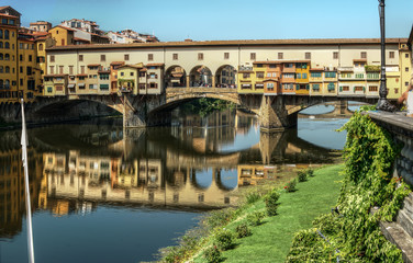 Fototapeta na wymiar Ponte vecchio; famous covered bridge across the river Arno in Florence, Tuscany