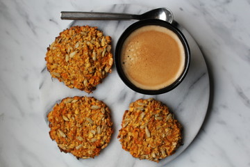 Karotten Cookies mit Kaffee