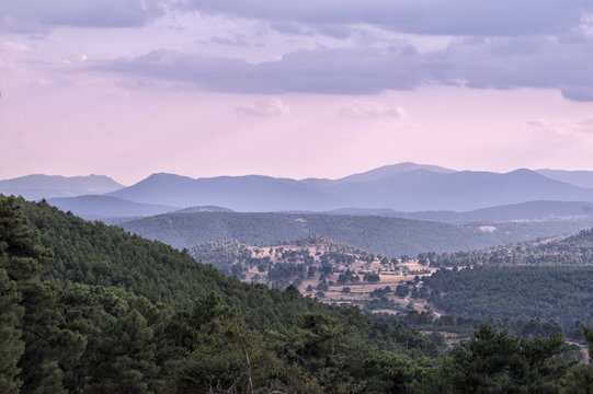 Sierra de Malagon / paisaje con monta&ntilde;as de la sierra de Malag&oacute;n en la provincia de Avila. Castilla Leon. Espa&ntilde;a.