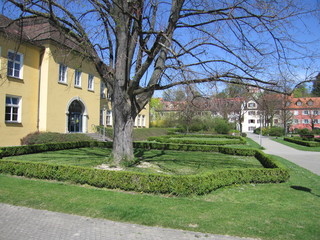 Heckengarten im Frühling in Meersburg am Reithof