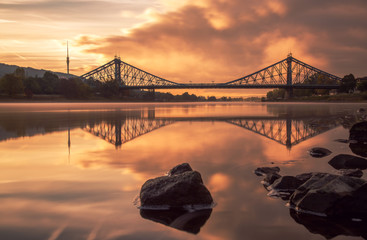 Loschwitzer Br&uuml;cke bei Sonnenaufgang 