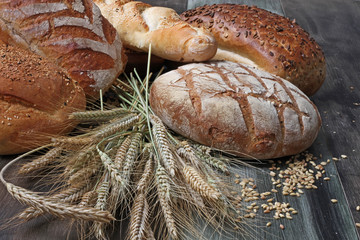 doğal çeşitli ekmekler 