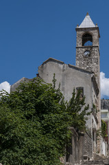 Fototapeta na wymiar Bosnia: la Torre dell'Orologio (Sahat Kula), importante esempio del prolifico periodo ottomano, datata 1630, bombardata e danneggiata durante la guerra bosniaca (1992-1995)