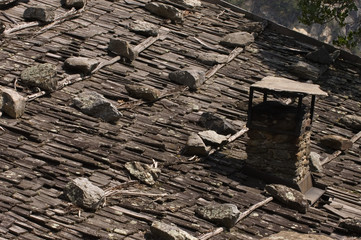 Dach mit Holzschindeln gedeckt