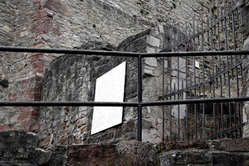 Historische Mauern und Gewölbe der Burg Polle