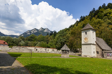 Fototapeta na wymiar Czerwony Klasztor - Trzy korony - Słowacja