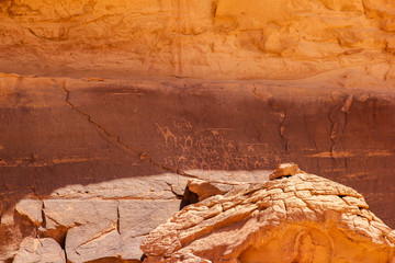 Ancient Rock Drawings and text in der Wadi Rum desert, Jordan