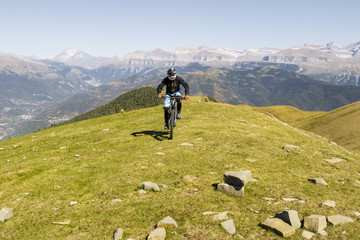 ciclista en cumbre 1