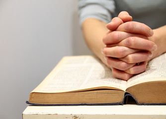  praying hands with bible
