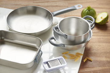 set of aluminum pots and pans