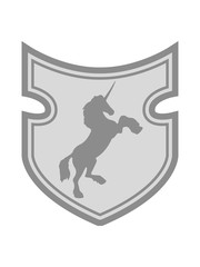 wappen schild design glücklich stehend einhorn pferd horn unicorn fabelwesen pony reiten mädchen comic cartoon clipart