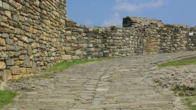 Wall path to Tsarevets fortress
