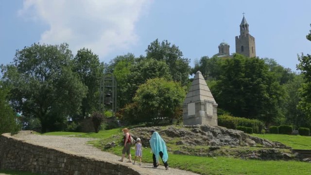 Tourists on way up to Tsarevets fortress