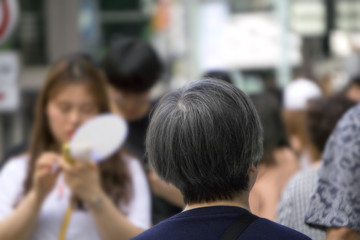 Fototapeta premium 通行人 歩行者天国