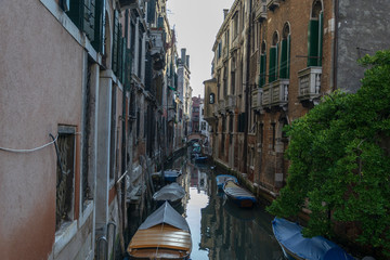 Fototapeta na wymiar Beautiful view of a canal in venice