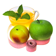 Fresh peach, apple, fruit drink, isolated on white background under pruning, vegetarian healthy eating, clipping path