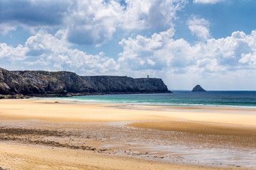 Beach Anse de Pen Hat on the Presqu'ile de Crozon, Parc naturel regional d'Armorique. Finistere department, Crozon. Brittany (Bretagne), France.