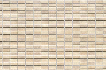 ベージュ色のタイル壁