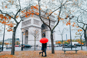 Couple in Paris under umbrella  © Agnieszka Gaul
