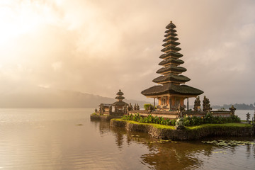 Fototapeta na wymiar pura ulun danu bratan temple in Bali