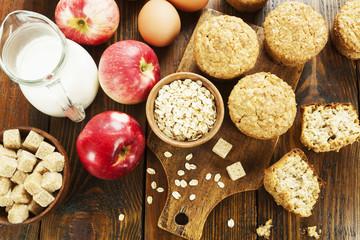 Oat muffins with apple