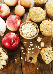 Oat muffins with apple