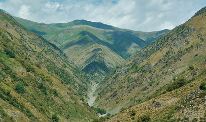 Naklejka premium Mountain road