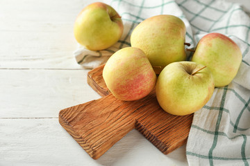 Naklejka na ściany i meble Ripe juicy apples on wooden board