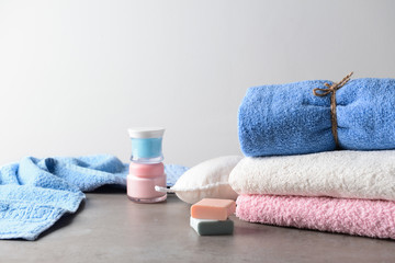 Obraz na płótnie Canvas Clean soft towels and bath products on table