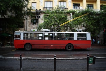 Viejo autobús eléctrico en Budapest, Hungría.