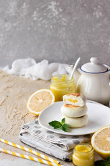 Cheesecakes on rice flour with lemon kurd for breakfast
