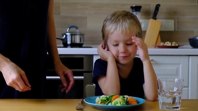 Four year old boy refusing to eat vegetables