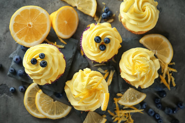 Obraz na płótnie Canvas Delicious lemon cupcakes on table, top view