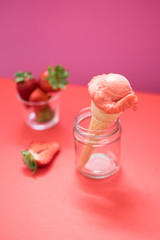 Obraz na płótnie Canvas Ice cream strawberry