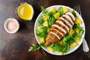Grilled chicken breast with pineapple and arugula