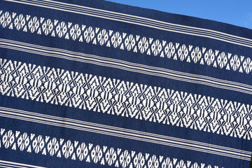 和風イメージ素材、粋な博多の帯、青空背景