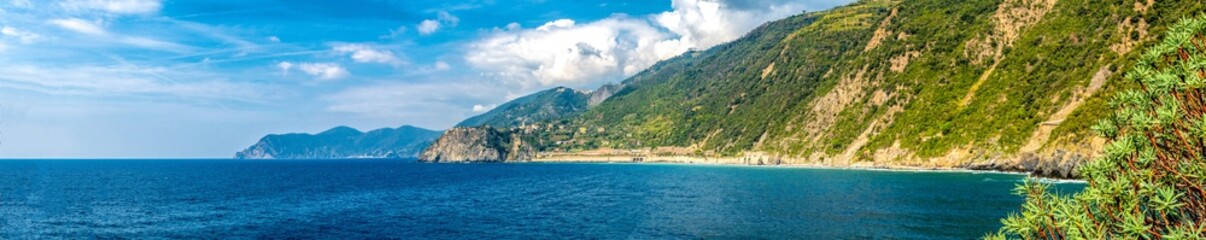 Fototapeta na wymiar Panoramic view of mountains and ocean near Manarola Italy