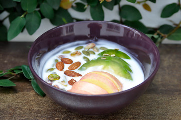 yogurt with avocado, apple and almond
