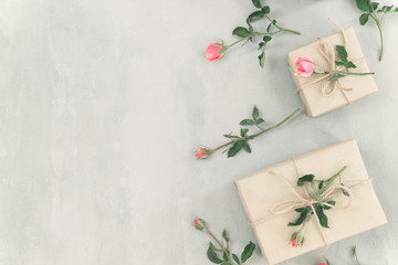 Fototapeta na wymiar Pink rose flowers, gift box or present on gray stone table