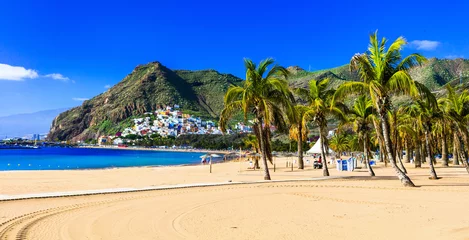Photo sur Plexiglas Plage tropicale Les meilleures plages de Tenerife - Las Teresitas près de Santa Cruz. Les îles Canaries
