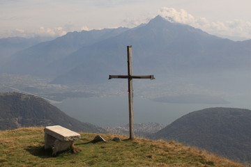 Faszinierende Bergwelt / Blick vom Monte la Motta über den Comer See zum Monte Legnone