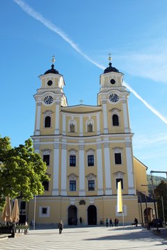 Innenraum der Basilika St. Michael in Mondsee im Salzkammergut.