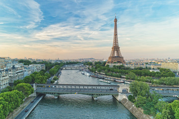Fototapeta na wymiar Eiffel Tower and Pont de Bir-Hakeim