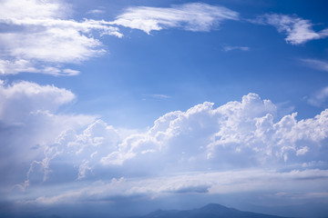 Obraz premium 大空 青空 雲 山影