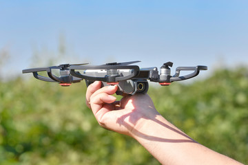 ハンドキャッチしたドローン