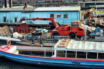 Fototapeta na wymiar Ship Old rusty vintage chaos work water