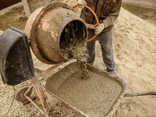 Mixing of concrete in a concrete mixer